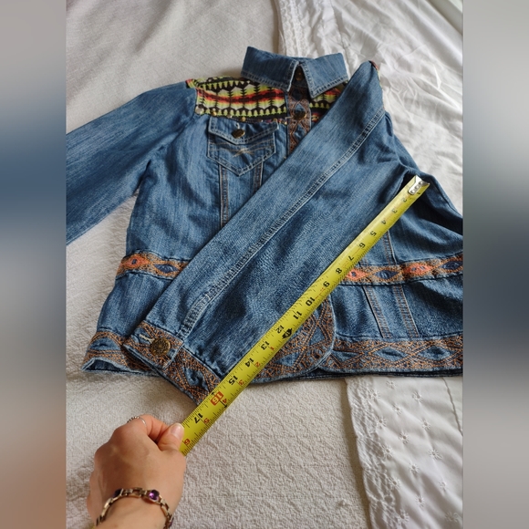 Tribal patterned embroidered denim jacket. - Picture 10 of 10